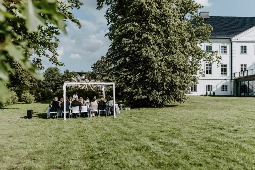 Schlossgut Groß Schwansee Kaffeetrinken auf der Wiese