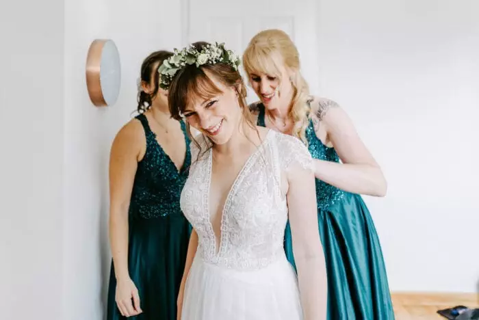 Braut feiert ihre Hochzeit im Haus Rhade